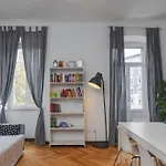 Apartment Vico 4 Charme *